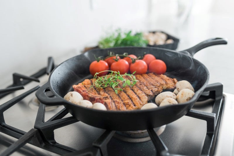 Camp Chef Okrogla litoželezna ponev 30 cm - slika 2